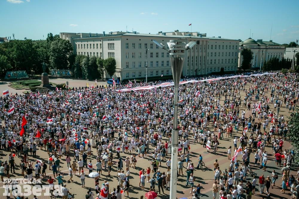 Брестчане на площади Ленина 16 августа 2020 года