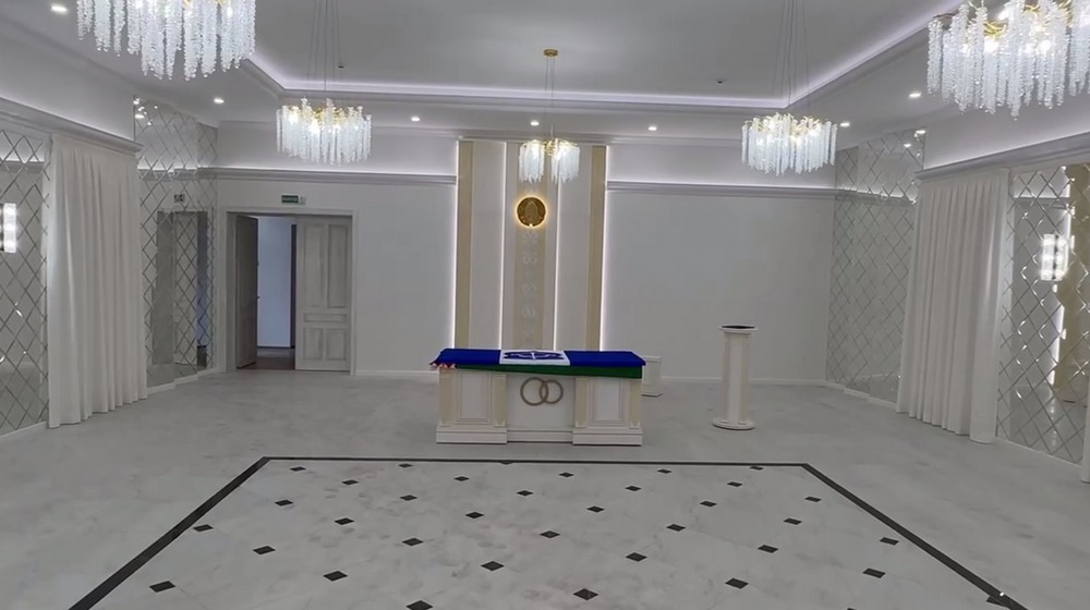 «Хрустальный» зал в ЗАГСе Бреста. Скриншот видео