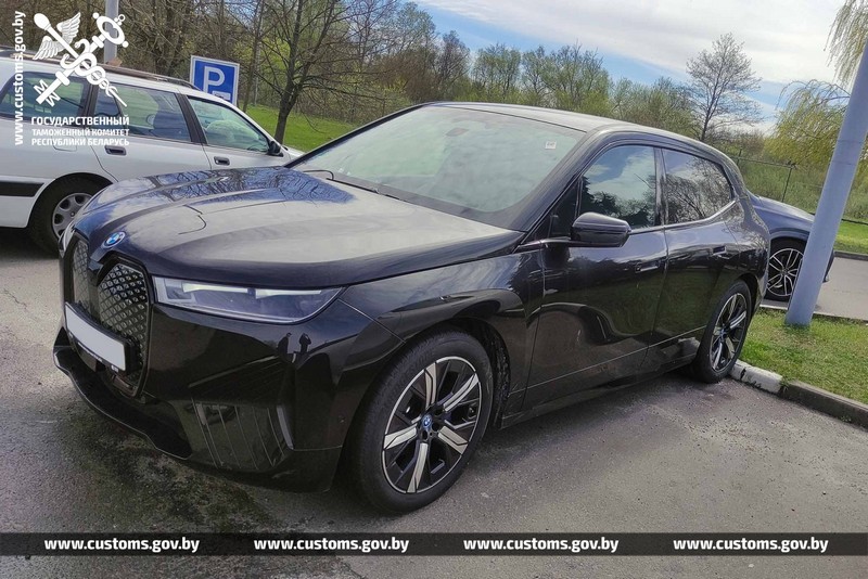 BMW IX xDrive40 2022 года выпуска, стоимость которой пытались занизить перегонщики. 