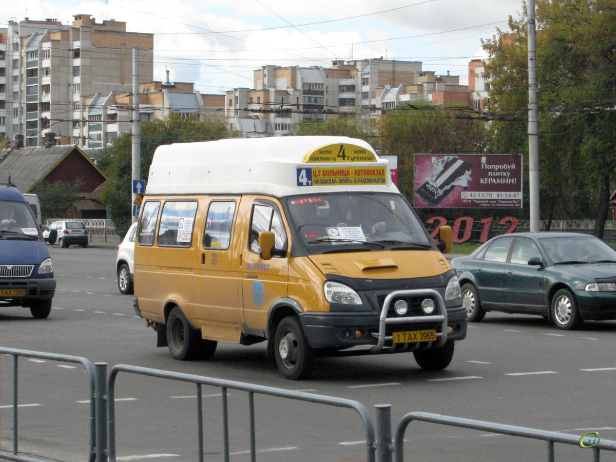 Маршрутное такси едет по городу в Бресте. Иллюстративное фото: transport.by.