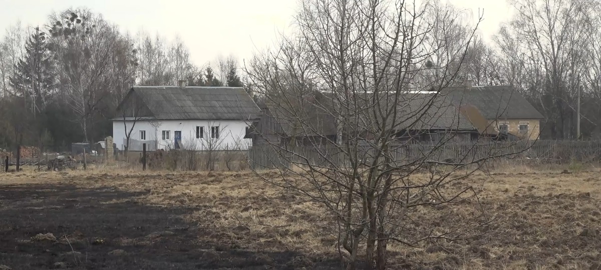 В Пинском районе чуть не сгорела деревня Заборовцы. Скриншот видео