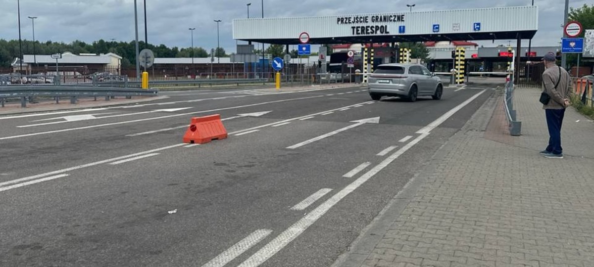 Въезд в пункт пропуска «Тересполь» со стороны Польши. Фото из приграничного чата