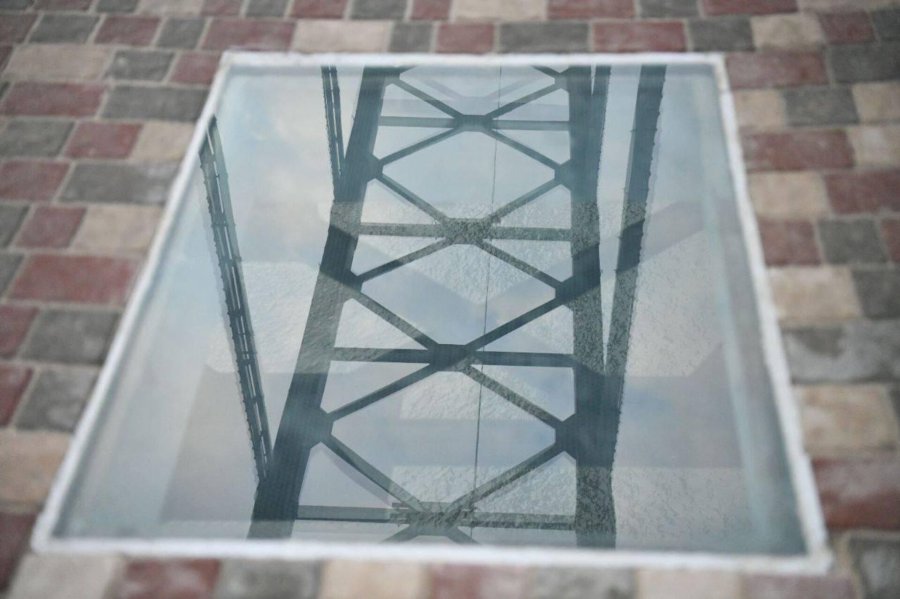 Стеклянный настил на мосту через Сож в Гомеле.