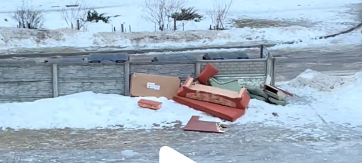 диван, Барановичи, мусор