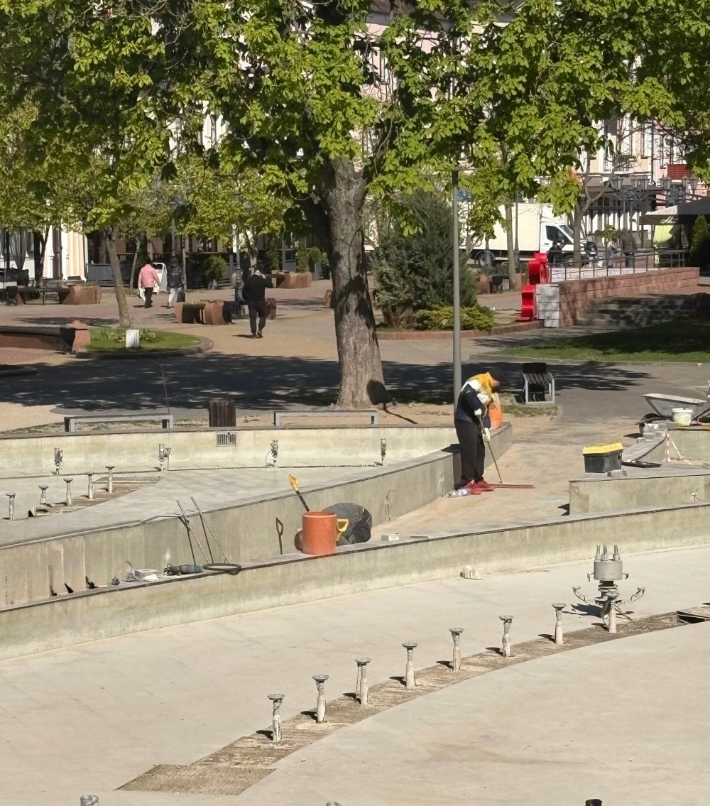 Обновление фонтана на улице Советской в Бресте. Фото: ЖКХ Бреста