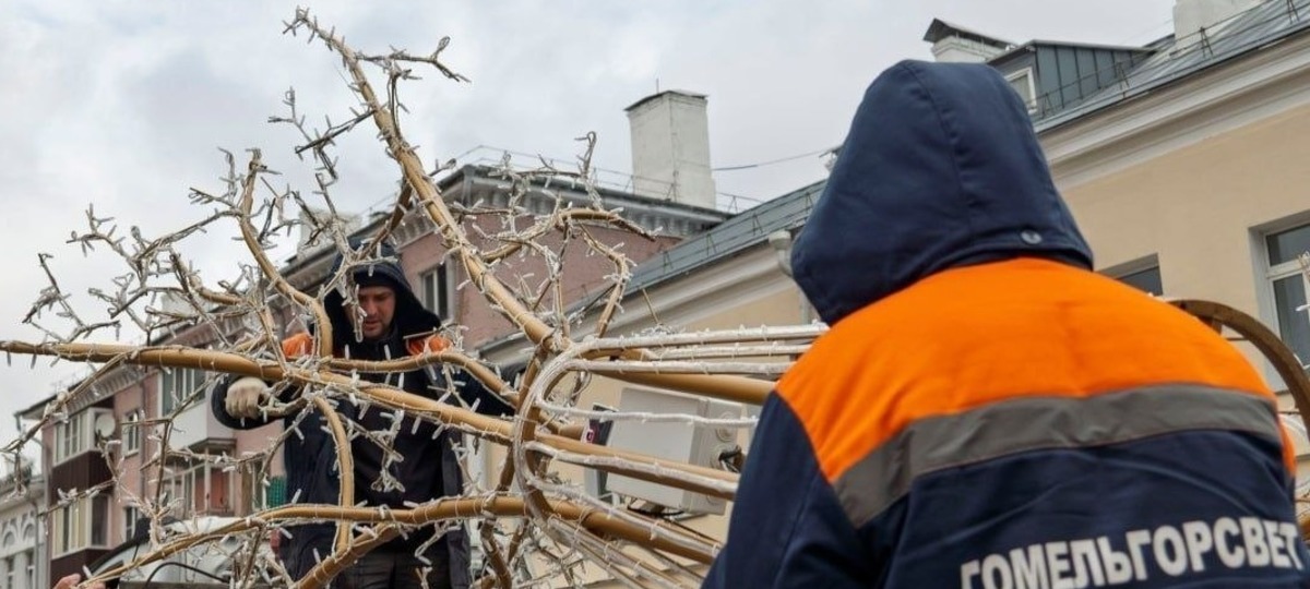 Светодиодные деревья на улице Баумана в Гомеле. Фото из телеграм-канала председателя Гомельского горисполкома Владимира Привалова