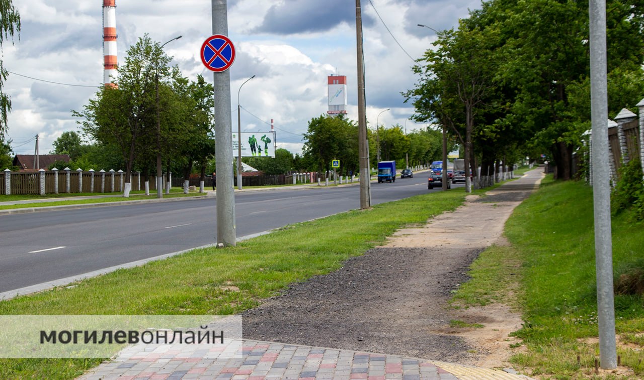 Участок улицы в Могилеве без тротуара