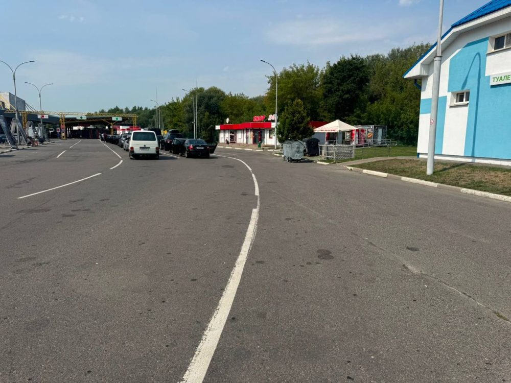 Автомобильная очередь в пункте пропуска «Брест» на выезд в Польшу. Фото из приграничных чатов