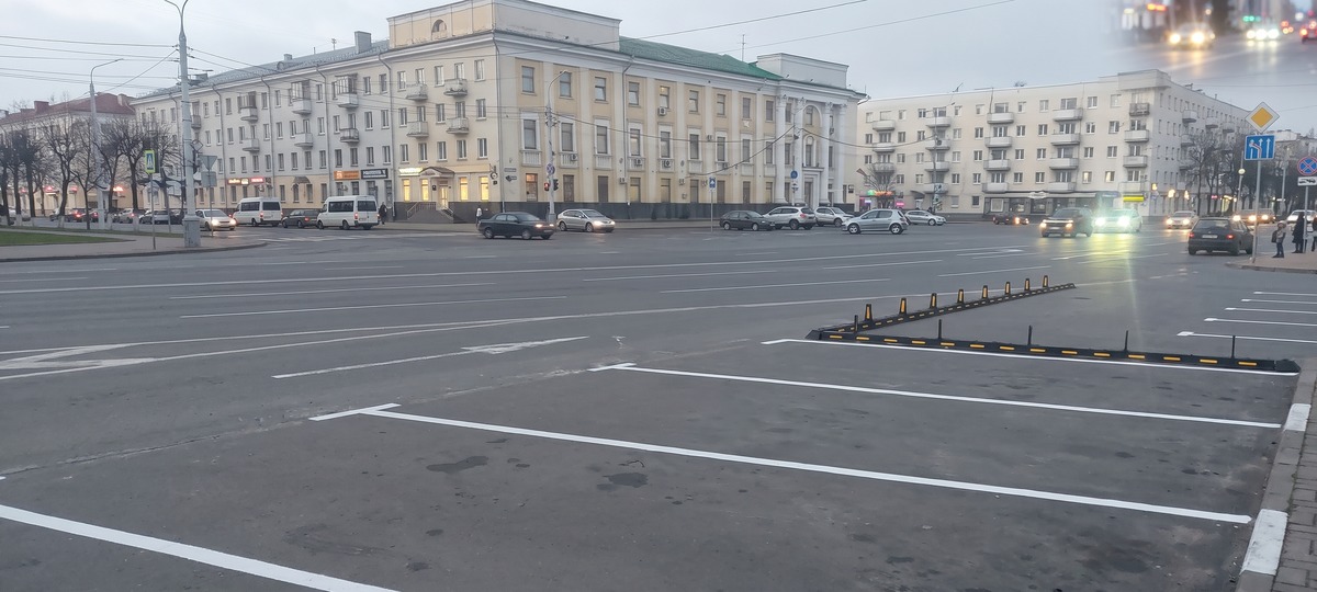 Парковка на Ленина в Барановичах