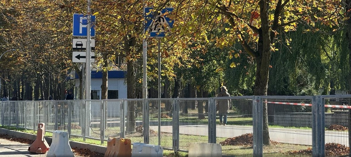 Новый забор на улице Медицинской в Бресте. Фото: Брестский горисполком